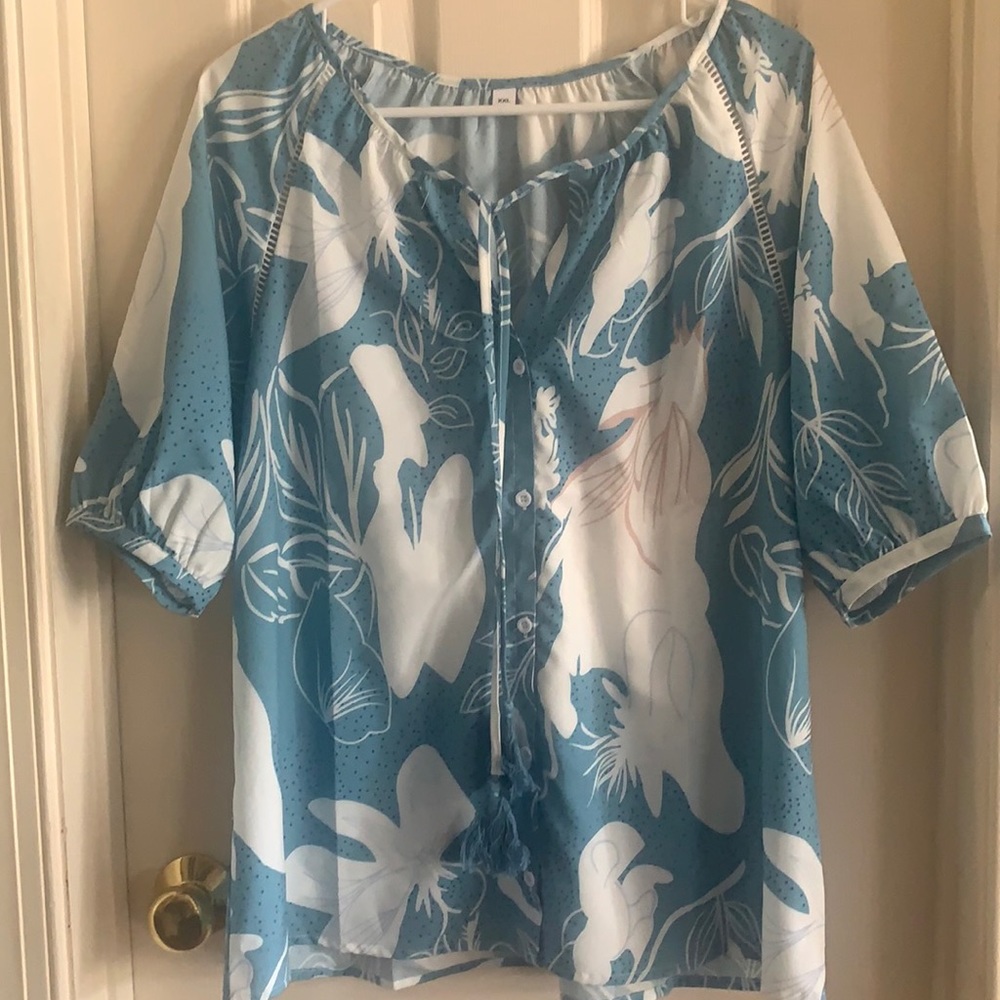 BABY BLUE FLORAL TOP - Picture 1 of 7